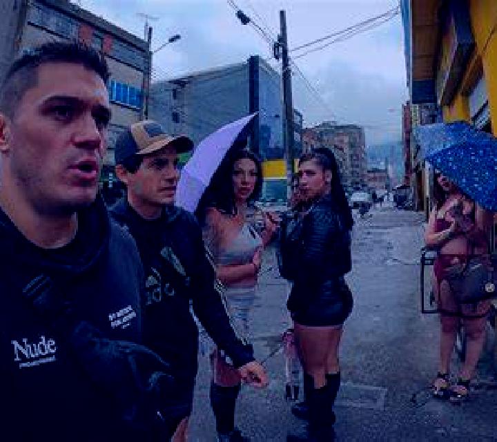 Renata, 35, acompañante castaño claro de ojos marrones y etnia eslava basada en Milando. Ofrece Masaje de próstata, Masaje, Juego de roles, Beso francés prof...