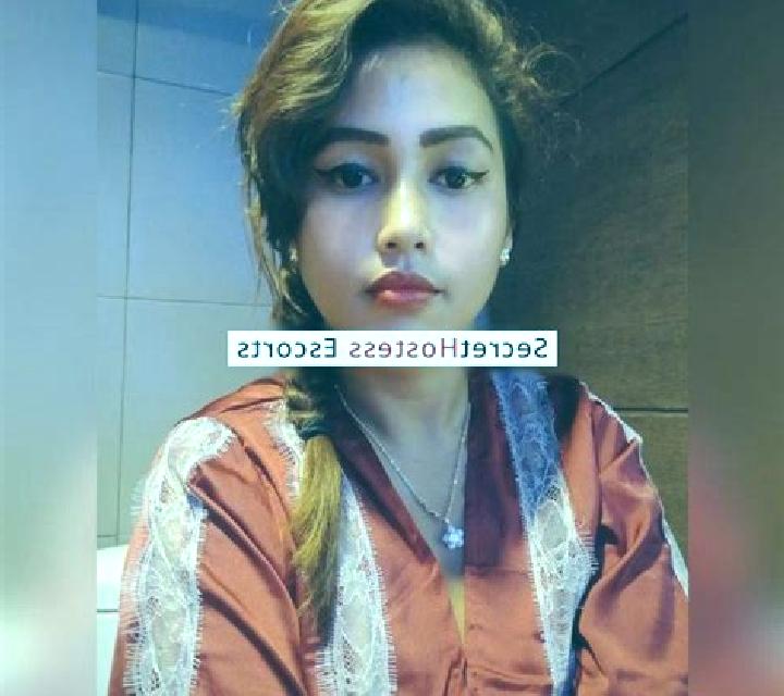 Rocío, 23, acompañante rubia de ojos avellana y etnia caribeña basada en Atapuerca. Ofrece GFE (Experiencia de novia), 69, Masaje. Disponible en domicilio y ...