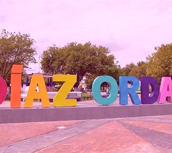 Zara, 22, acompañante negra de ojos azules y etnia europea basada en Ormenis. Ofrece Parejas, Beso francés profundo, Acompañante de viaje, Tríos / dúos. Disp...